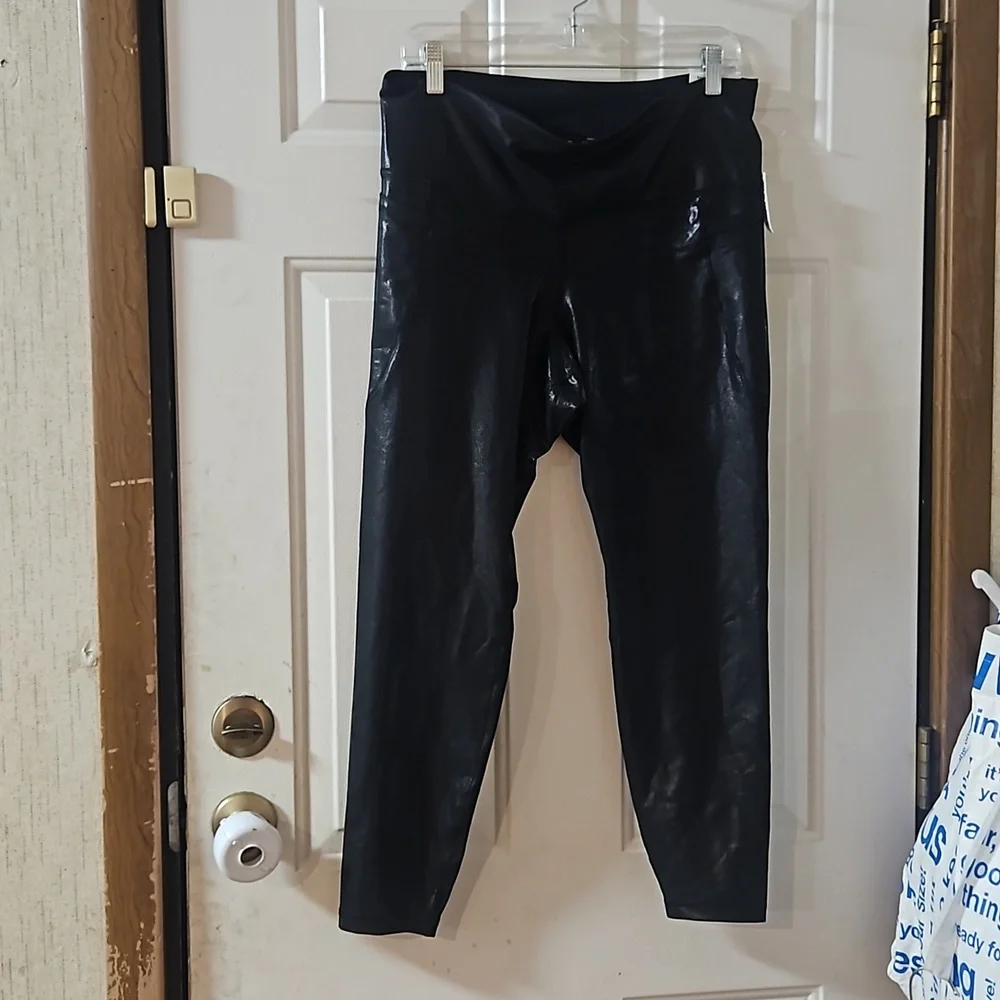 OLD NAVY POWERSOFT BLACK SHINE LEGGINGS: NEW WITH TAGS: SIZE XL
